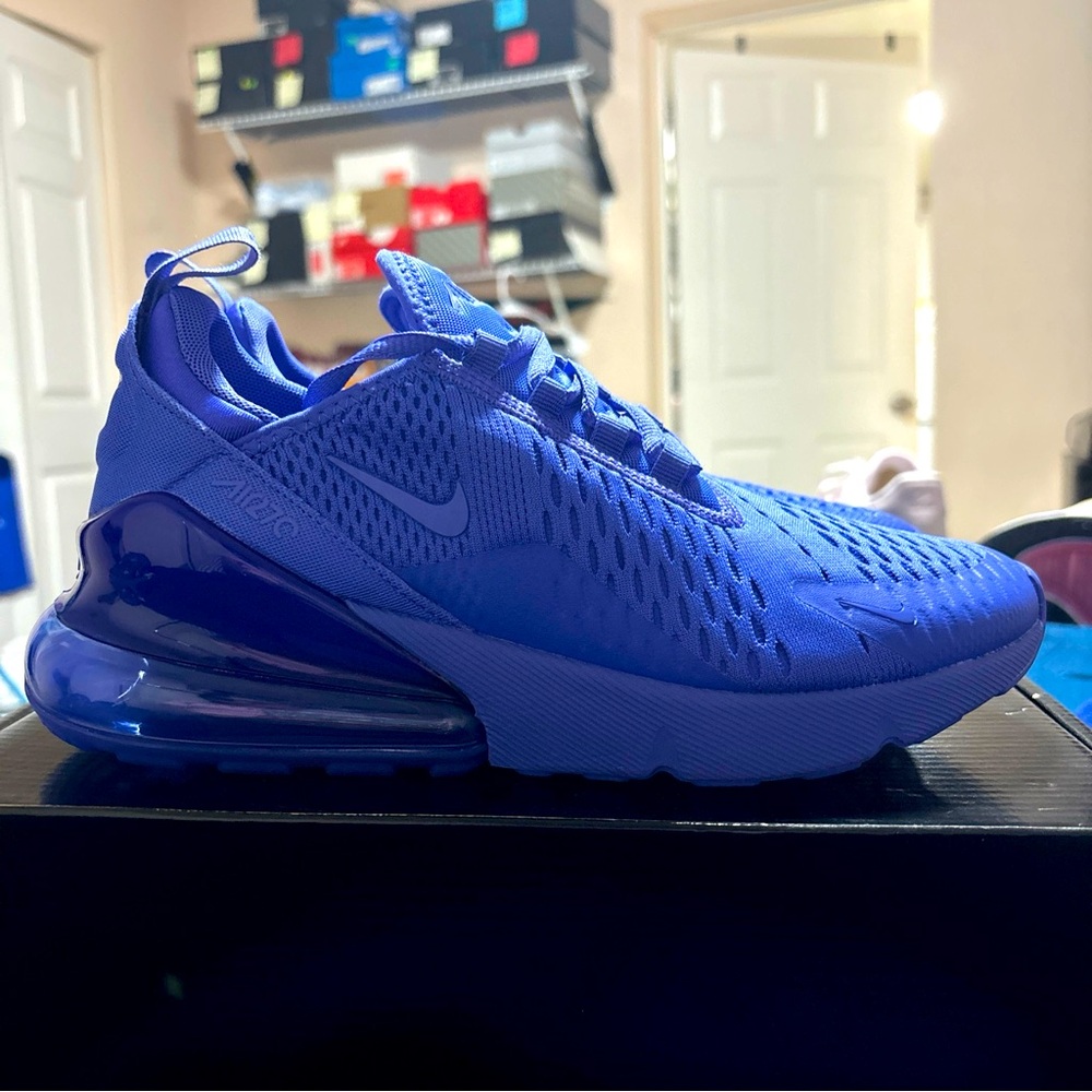 Nike 270 blue 7.5 woman